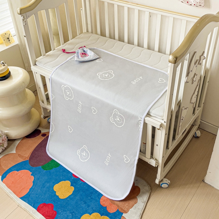 91家纺网 家纺一手货源 找家纺 富馨莱 2025年新款隔尿垫婴儿老人防水垫 熊灰灰