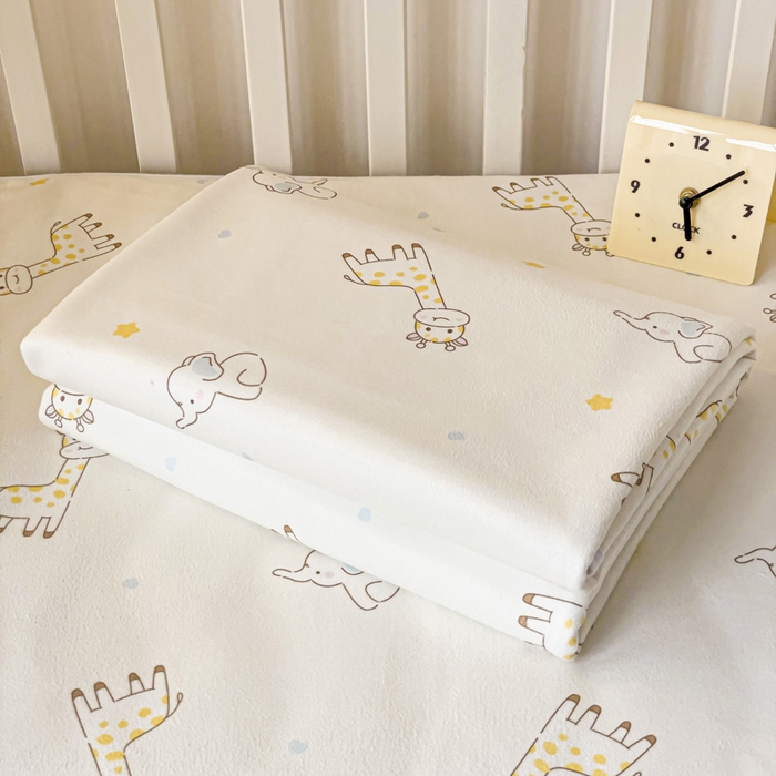 91家纺网 家纺一手货源 找家纺 富馨莱 2025年新款隔尿垫婴儿老人防水垫 长颈鹿