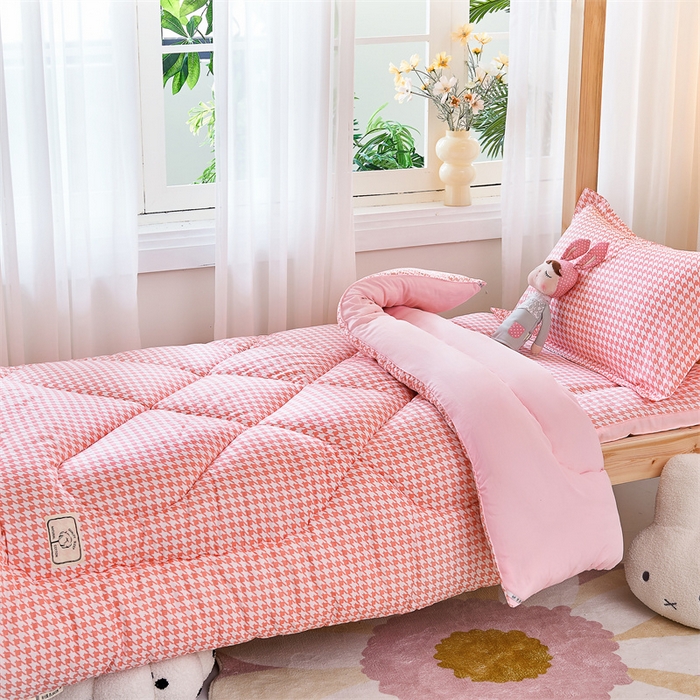 91家纺网 家纺一手货源 找家纺 默忆 2025新款水洗棉棉花被被子被芯冬被学生宿舍被子 千鸟格 粉