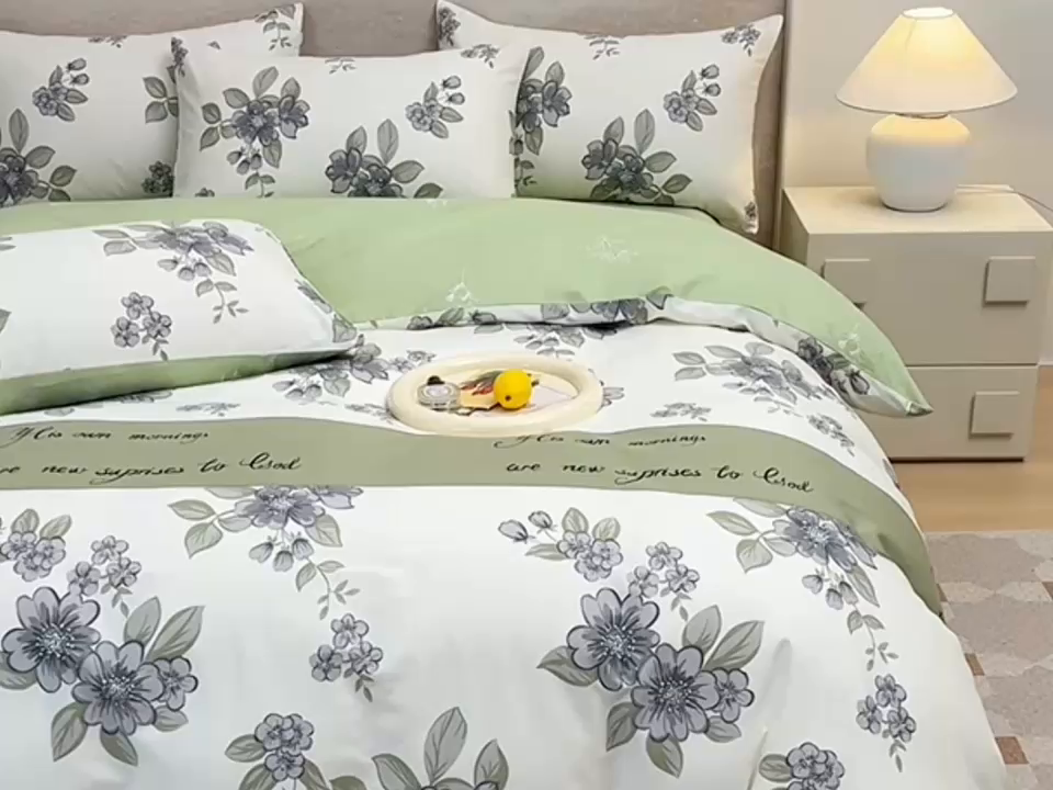 91家纺网 家纺一手货源 找家纺 宇彬家纺 2026直播新款13070全棉纯棉印花床单床笠款四件套和单被套喷气清新简约（缩水足可定做） 暗香