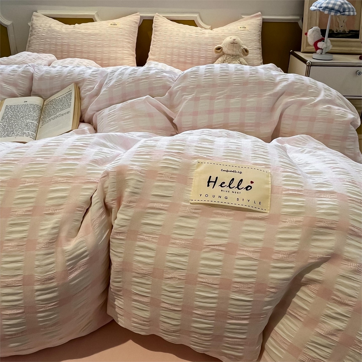 91家纺网 家纺一手货源 找家纺 顾里家纺 2025新款韩系格子阳离子泡泡纱四件套-第一组 少女粉格