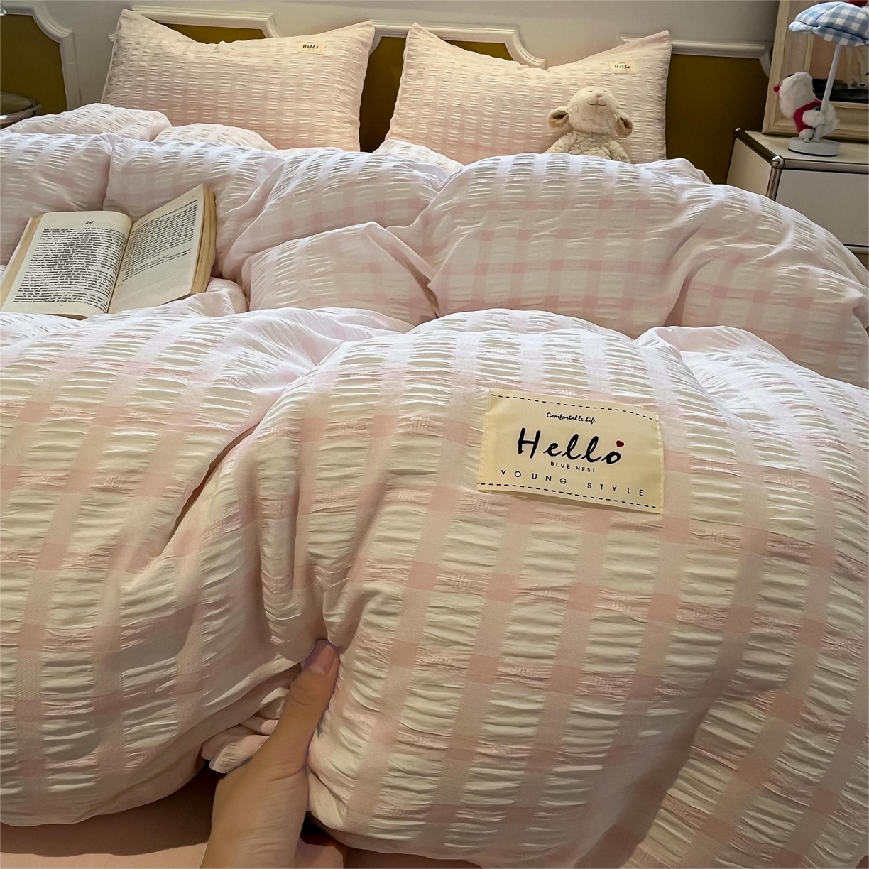 91家纺网 家纺一手货源 找家纺 顾里家纺 2025新款韩系格子阳离子泡泡纱四件套-第一组 少女粉格