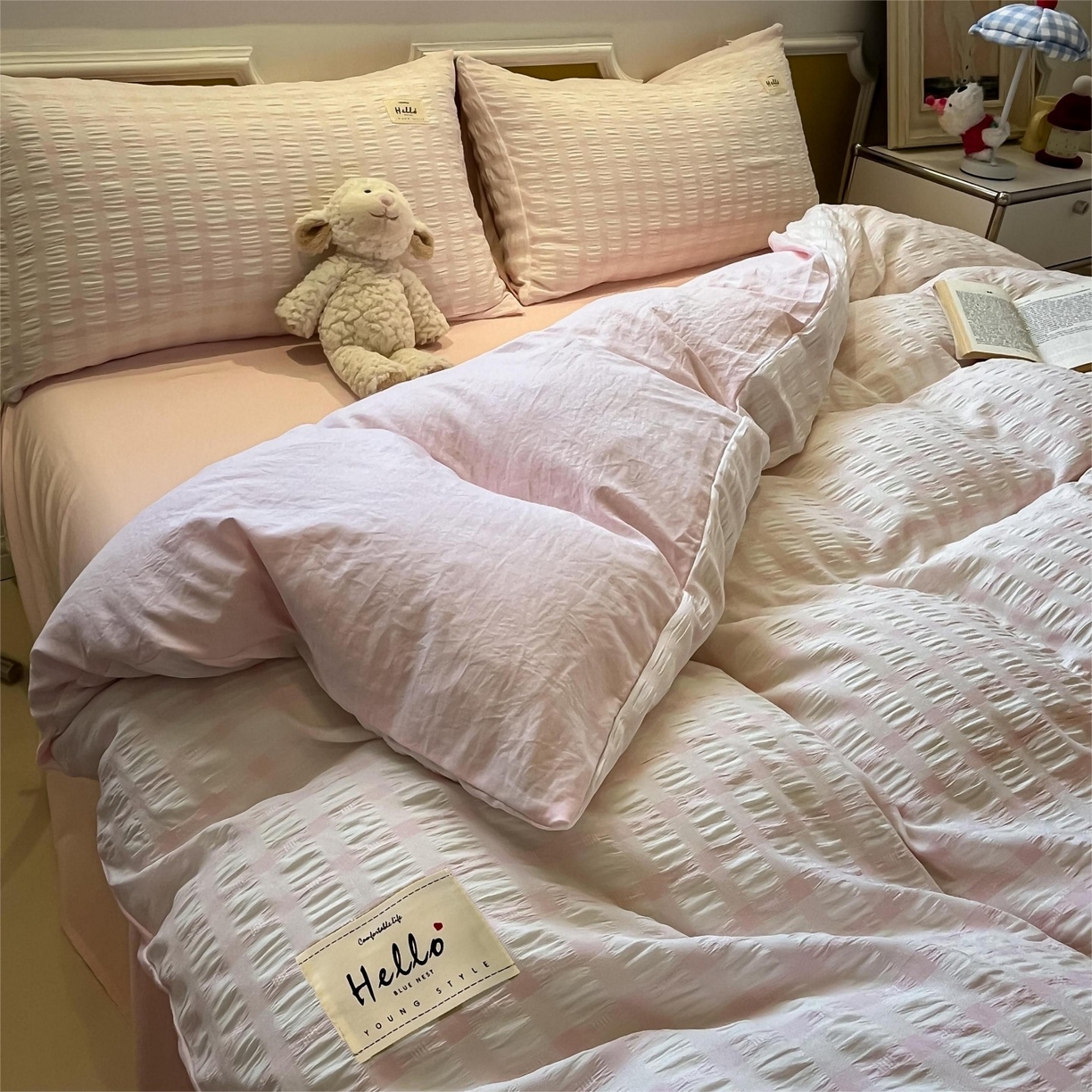 91家纺网 家纺一手货源 找家纺 顾里家纺 2025新款韩系格子阳离子泡泡纱四件套-第一组 少女粉格