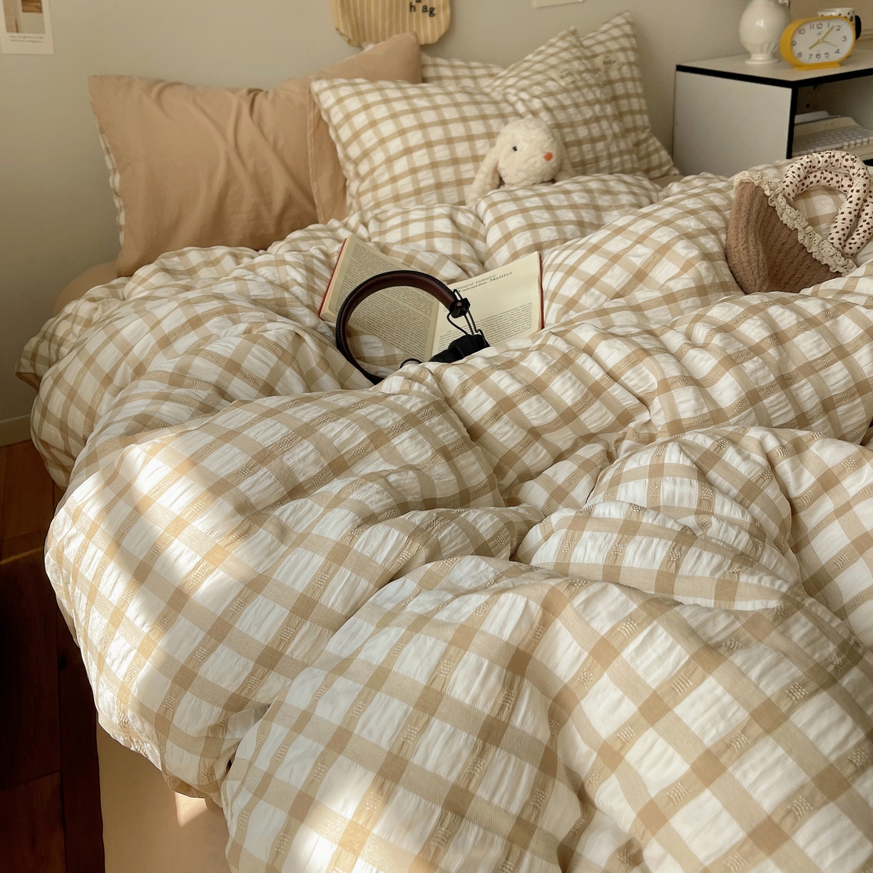 91家纺网 家纺一手货源 找家纺 顾里2025新款韩系格子阳离子泡泡纱四件套-第二组 复古奶咖