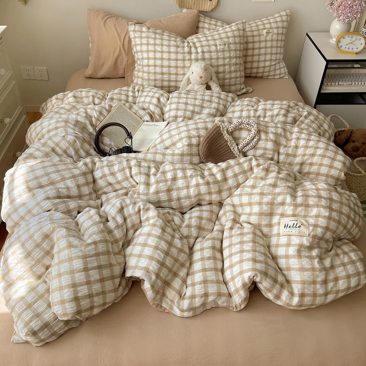 91家纺网 家纺一手货源 找家纺 顾里2025新款韩系格子阳离子泡泡纱四件套-第二组 复古奶咖