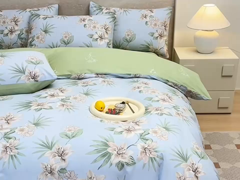 91家纺网 家纺一手货源 找家纺 宇彬家纺 2026直播新款13070全棉纯棉印花床单床笠款四件套和单被套喷气清新简约（缩水足可定做） 花间水色
