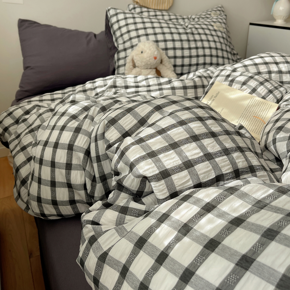 91家纺网 家纺一手货源 找家纺 顾里2025新款韩系格子阳离子泡泡纱四件套-第二组 经典黑格