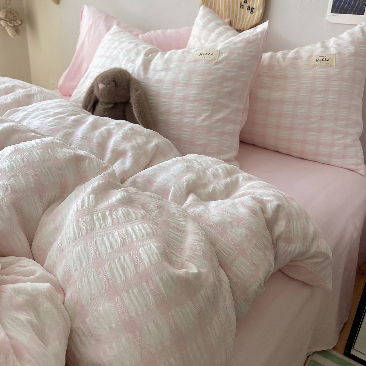 91家纺网 家纺一手货源 找家纺 顾里2025新款韩系格子阳离子泡泡纱四件套-第二组 少女粉格