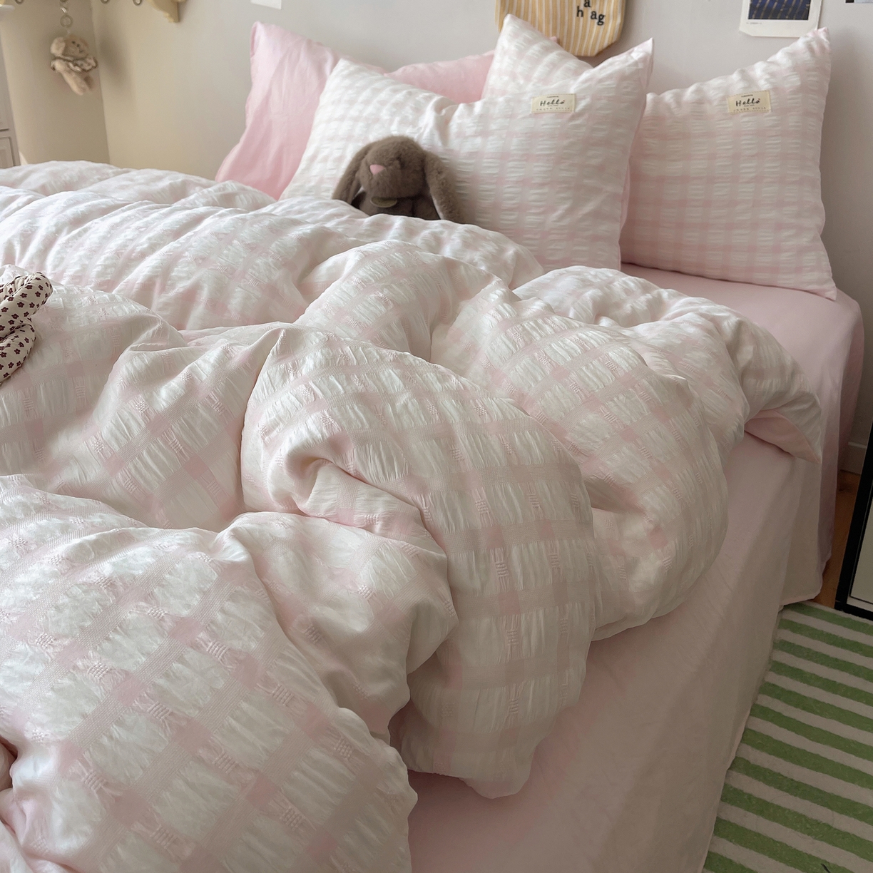 91家纺网 家纺一手货源 找家纺 顾里2025新款韩系格子阳离子泡泡纱四件套-第二组 少女粉格