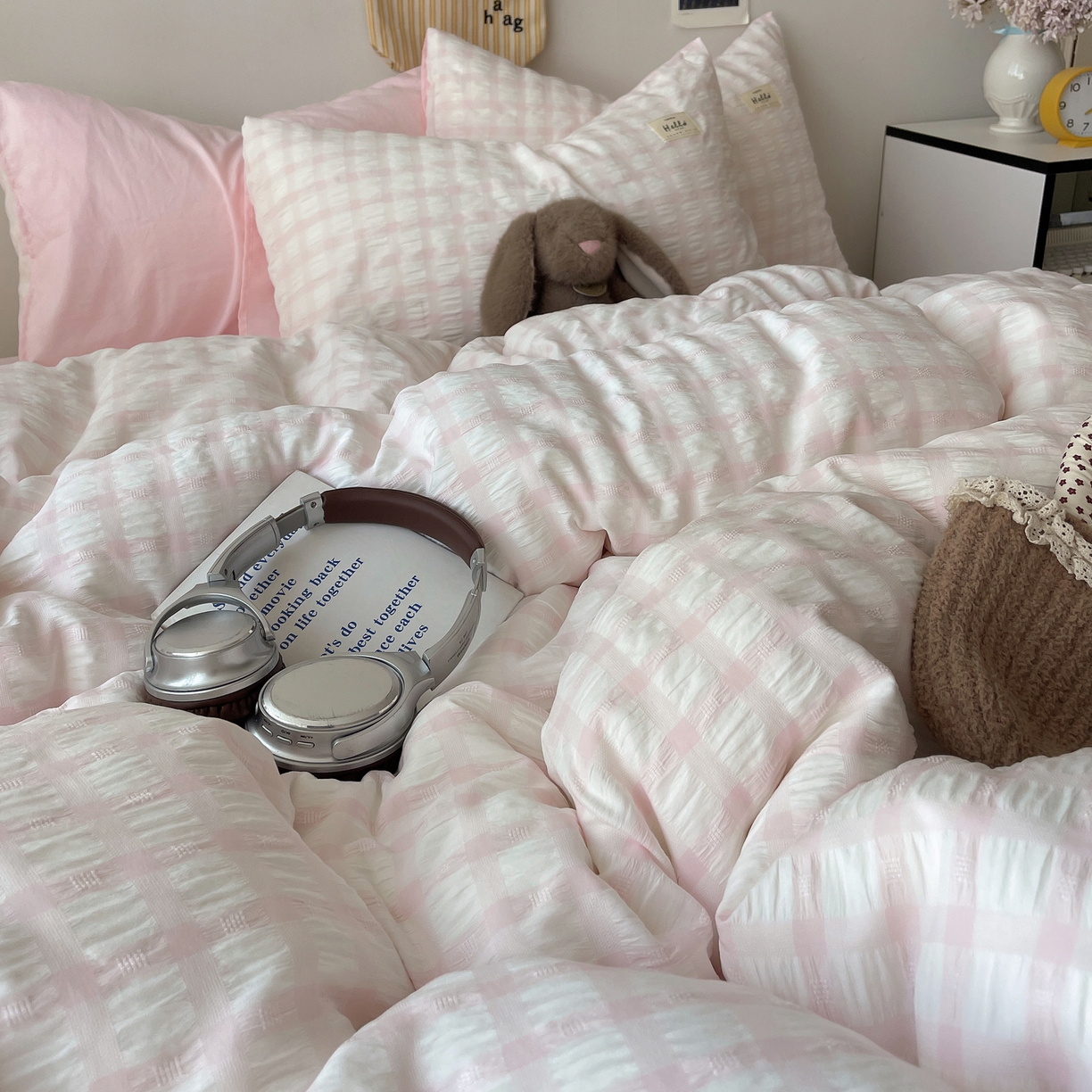 91家纺网 家纺一手货源 找家纺 顾里2025新款韩系格子阳离子泡泡纱四件套-第二组 少女粉格