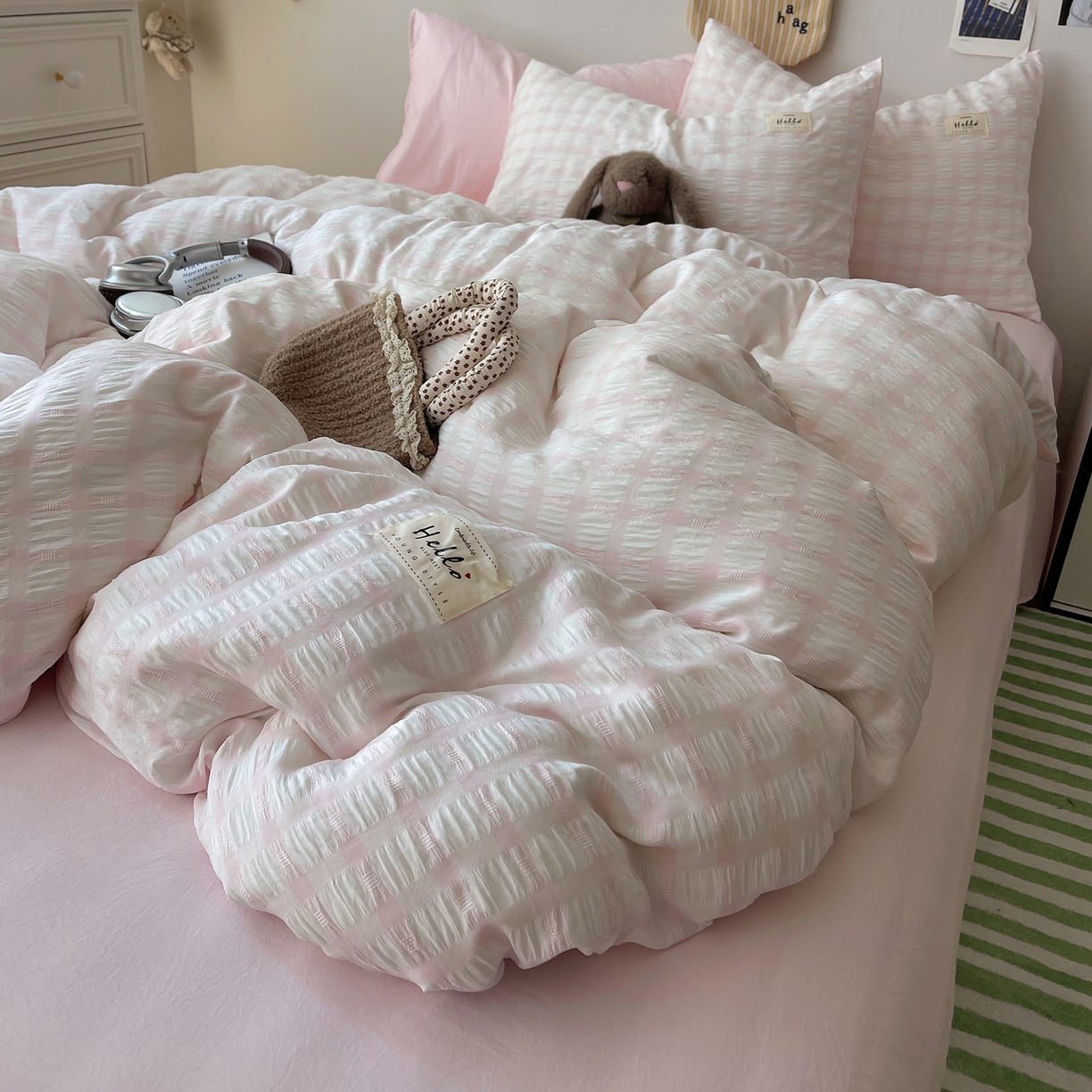 91家纺网 家纺一手货源 找家纺 顾里2025新款韩系格子阳离子泡泡纱四件套-第二组 少女粉格