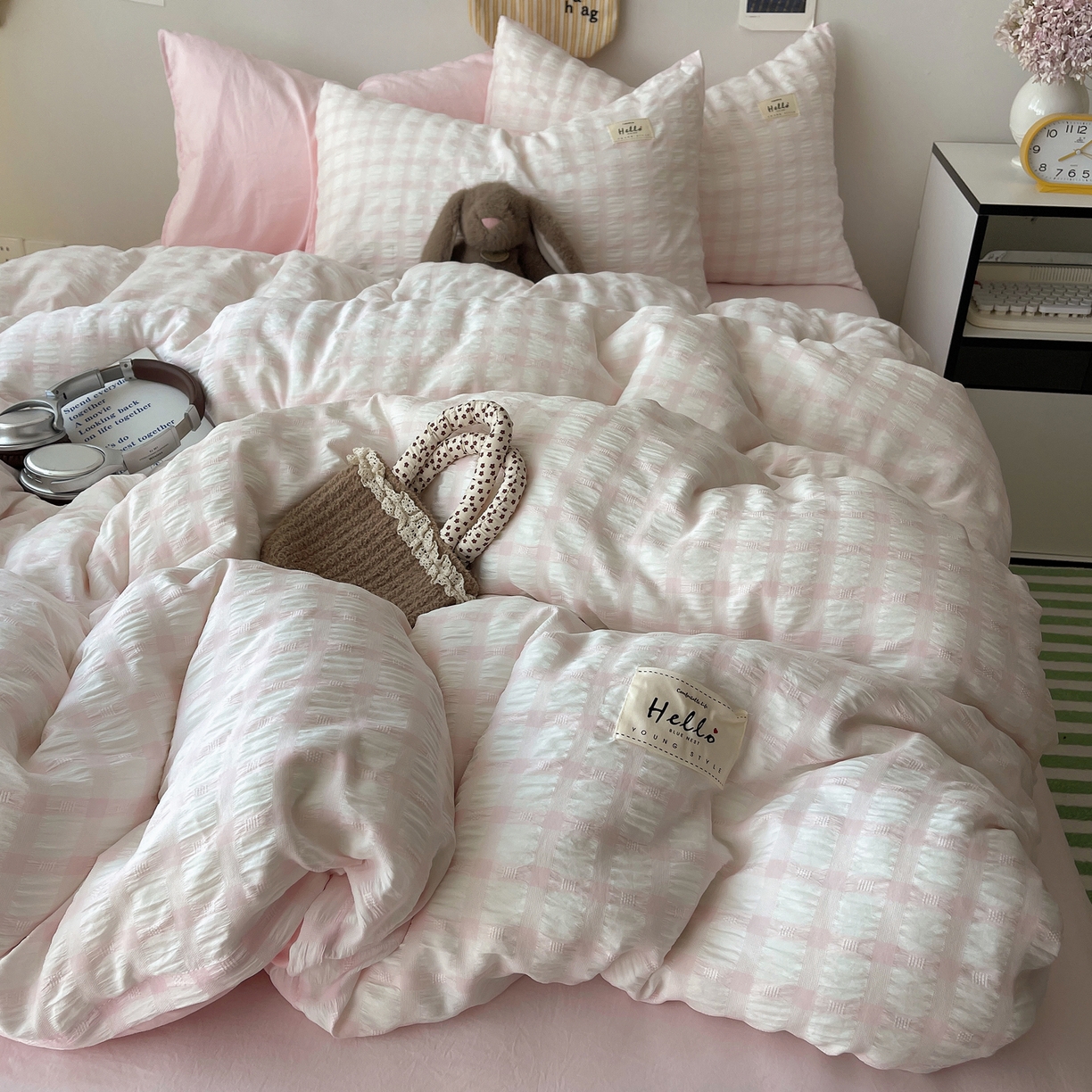 91家纺网 家纺一手货源 找家纺 顾里2025新款韩系格子阳离子泡泡纱四件套-第二组 少女粉格