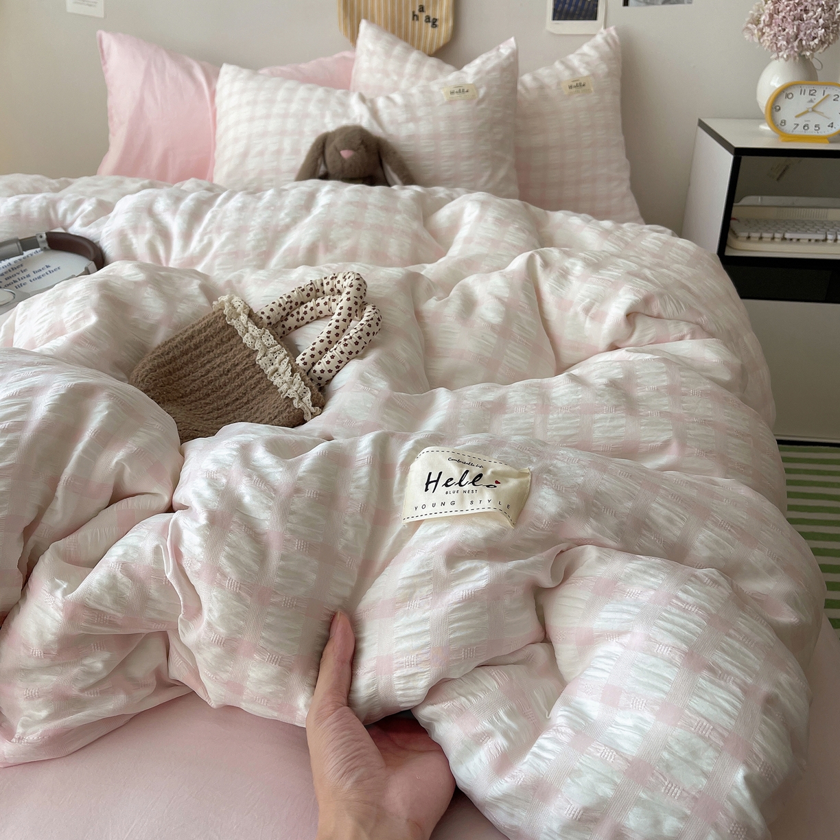 91家纺网 家纺一手货源 找家纺 顾里2025新款韩系格子阳离子泡泡纱四件套-第二组 少女粉格