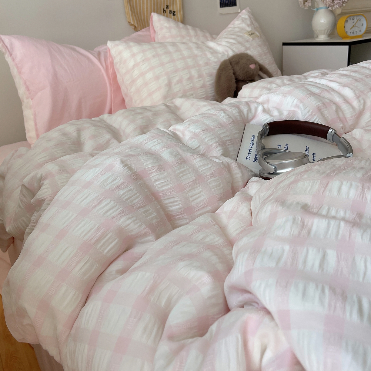 91家纺网 家纺一手货源 找家纺 顾里2025新款韩系格子阳离子泡泡纱四件套-第二组 少女粉格