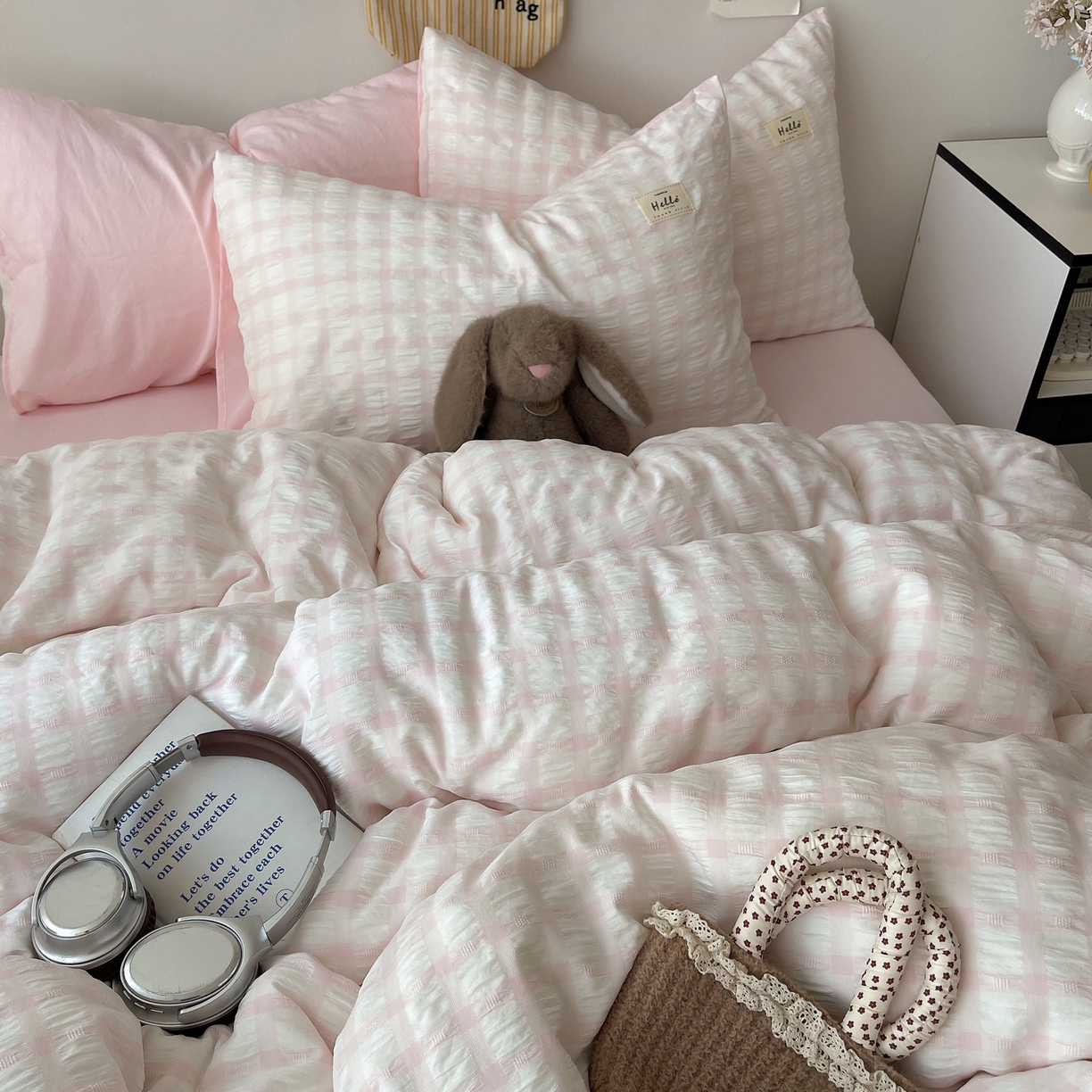 91家纺网 家纺一手货源 找家纺 顾里2025新款韩系格子阳离子泡泡纱四件套-第二组 少女粉格