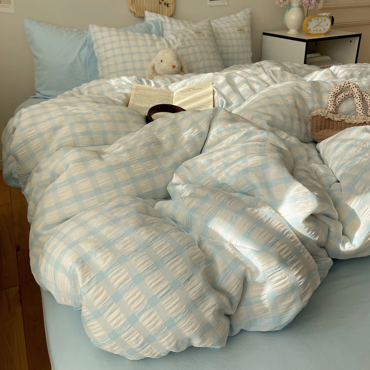 91家纺网 家纺一手货源 找家纺 顾里2025新款韩系格子阳离子泡泡纱四件套-第二组 天空蓝格