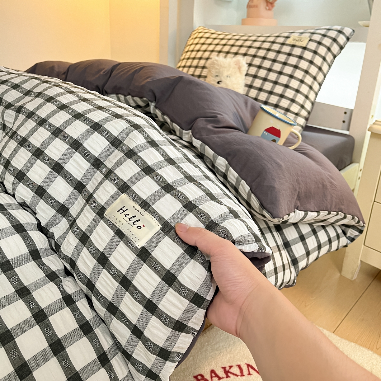 91家纺网 家纺一手货源 找家纺 顾里2025新款韩系格子阳离子泡泡纱学生宿舍上下铺三件套 经典黑格