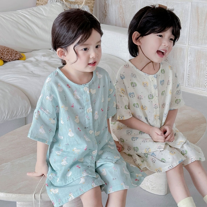 91家纺网 家纺一手货源 找家纺 妍景家居生活馆 2025新款儿童纱布圆领开衫款 绿底花和鸭