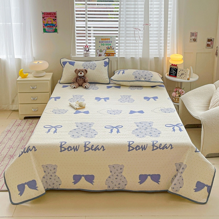 91家纺网 家纺一手货源 找家纺 富馨莱 2025春夏新款纯棉夹棉单床盖床盖单件薄床垫 蝴蝶结小熊