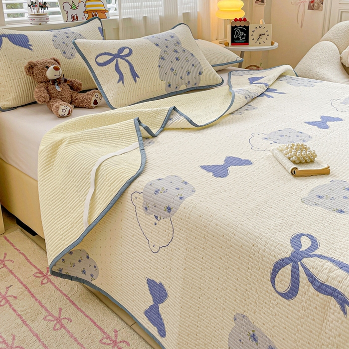 91家纺网 家纺一手货源 找家纺 富馨莱 2025春夏新款纯棉夹棉单床盖床盖单件薄床垫 蝴蝶结小熊