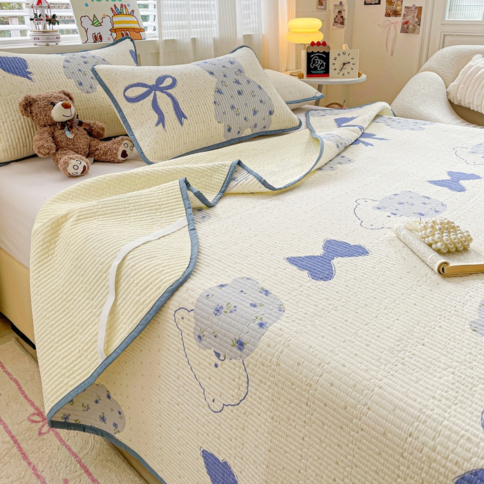 91家纺网 家纺一手货源 找家纺 富馨莱 2025春夏新款纯棉夹棉单床盖床盖单件薄床垫 蝴蝶结小熊