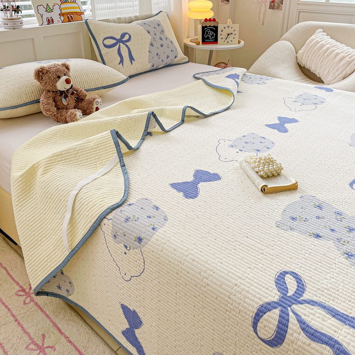 91家纺网 家纺一手货源 找家纺 富馨莱 2025春夏新款纯棉夹棉单床盖床盖单件薄床垫 蝴蝶结小熊