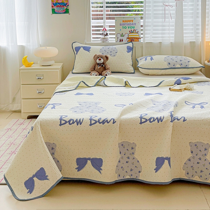 91家纺网 家纺一手货源 找家纺 富馨莱 2025春夏新款纯棉夹棉单床盖床盖单件薄床垫 蝴蝶结小熊