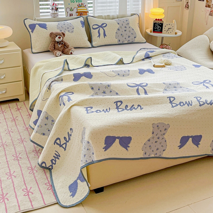 91家纺网 家纺一手货源 找家纺 富馨莱 2025春夏新款纯棉夹棉单床盖床盖单件薄床垫 蝴蝶结小熊