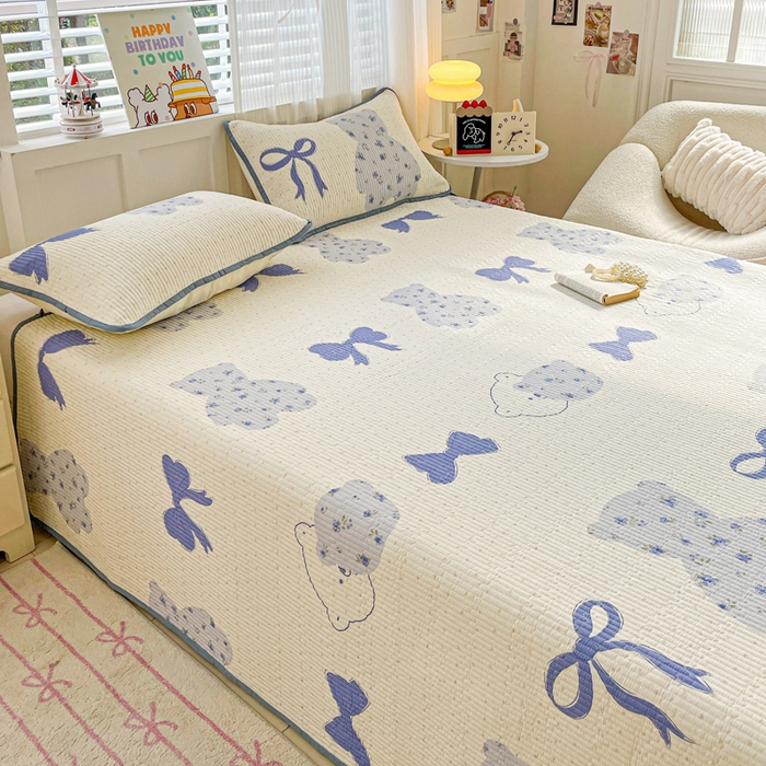 91家纺网 家纺一手货源 找家纺 富馨莱 2025春夏新款纯棉夹棉单床盖床盖单件薄床垫 蝴蝶结小熊