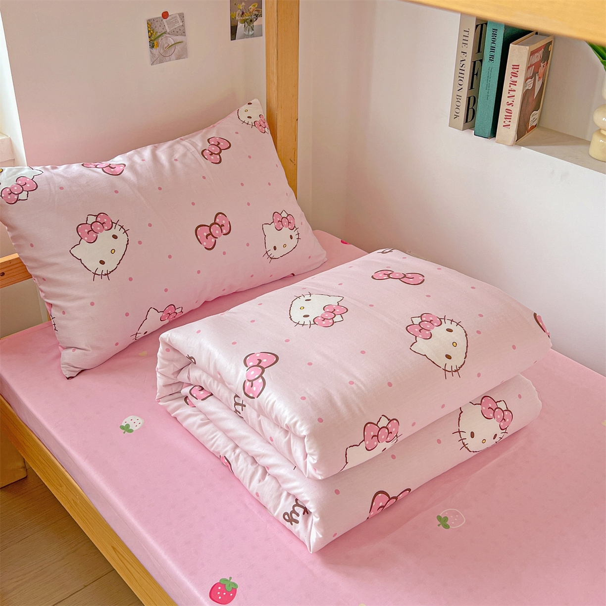 91家纺网 家纺一手货源 找家纺 名兮家居 2025-全棉纯棉13372经典奥特曼-三丽鸥学生床多件套【含防伪标】 呆萌kt