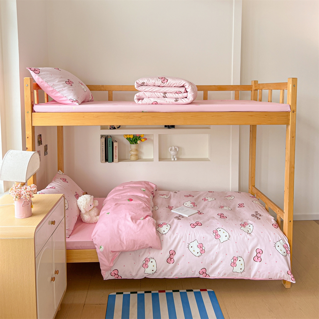 91家纺网 家纺一手货源 找家纺 名兮家居 2025-全棉纯棉13372经典奥特曼-三丽鸥学生床多件套【含防伪标】 呆萌kt