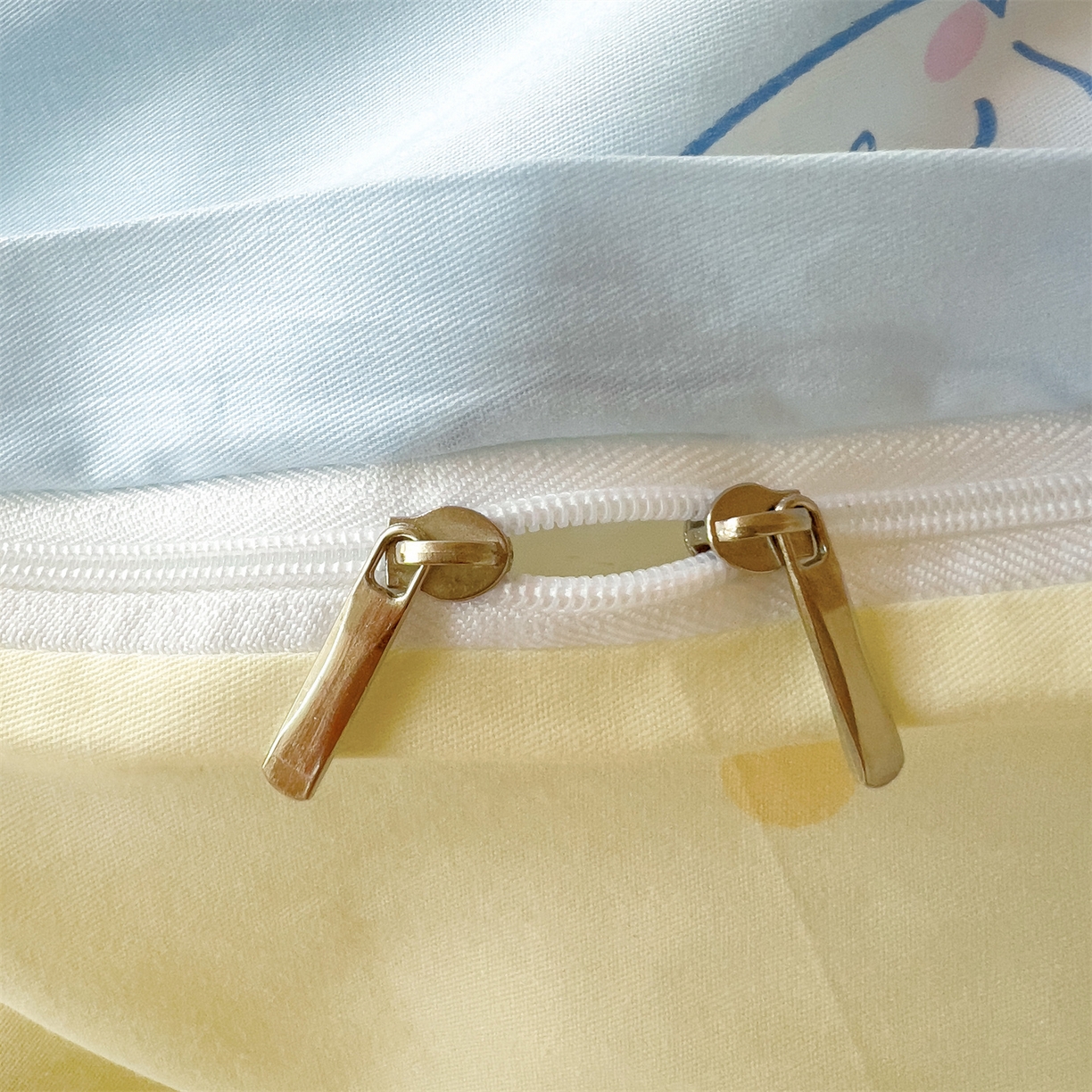 91家纺网 家纺一手货源 找家纺 名兮家居 2025-全棉纯棉13372经典奥特曼-三丽鸥学生床多件套【含防伪标】 蛋糕玉桂狗