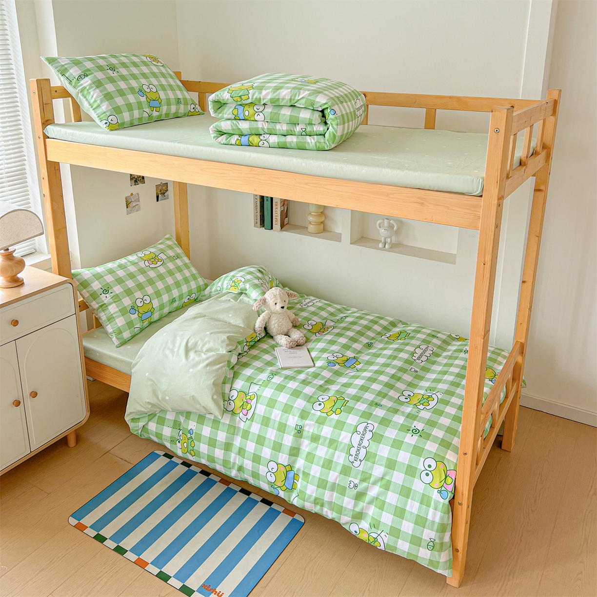 91家纺网 家纺一手货源 找家纺 名兮家居 2025-全棉纯棉13372经典奥特曼-三丽鸥学生床多件套【含防伪标】 格子大眼蛙