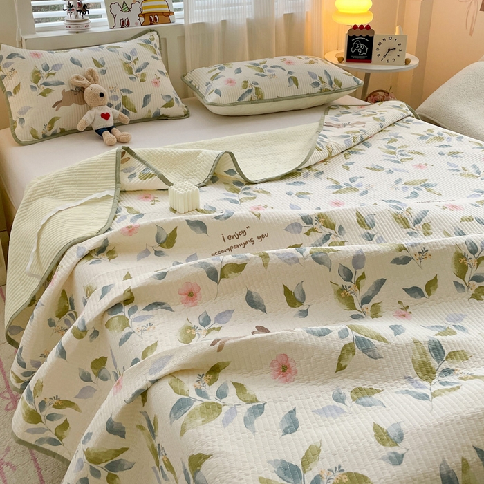 91家纺网 家纺一手货源 找家纺 富馨莱 2025春夏新款纯棉夹棉单床盖床盖单件薄床垫 摩登