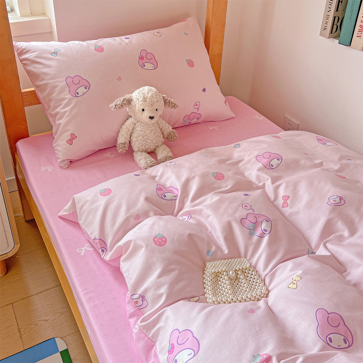 91家纺网 家纺一手货源 找家纺 名兮家居 2025-全棉纯棉13372经典奥特曼-三丽鸥学生床多件套【含防伪标】 俏皮美乐蒂