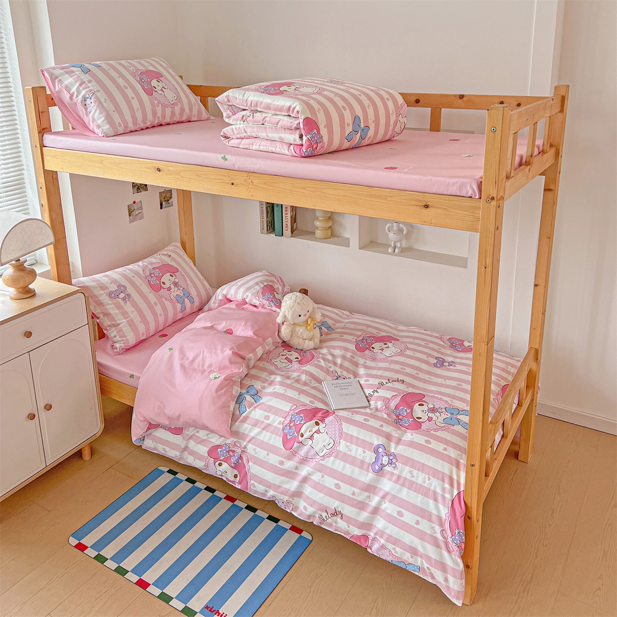 91家纺网 家纺一手货源 找家纺 名兮家居 2025-全棉纯棉13372经典奥特曼-三丽鸥学生床多件套【含防伪标】 竖条美乐蒂