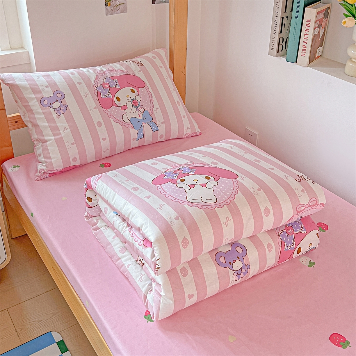 91家纺网 家纺一手货源 找家纺 名兮家居 2025-全棉纯棉13372经典奥特曼-三丽鸥学生床多件套【含防伪标】 竖条美乐蒂