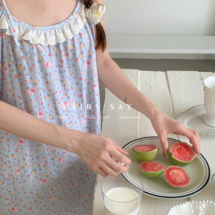 91家纺网 家纺一手货源 找家纺 妍景家居生活馆 2025新款纱布吊带睡裙 蓝底碎花猫咪