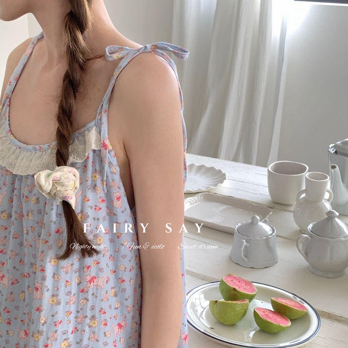 91家纺网 家纺一手货源 找家纺 妍景家居生活馆 2025新款纱布吊带睡裙 蓝底碎花猫咪