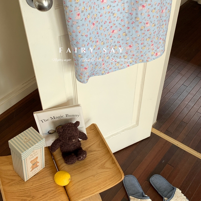 91家纺网 家纺一手货源 找家纺 妍景家居生活馆 2025新款纱布吊带睡裙 蓝底碎花猫咪