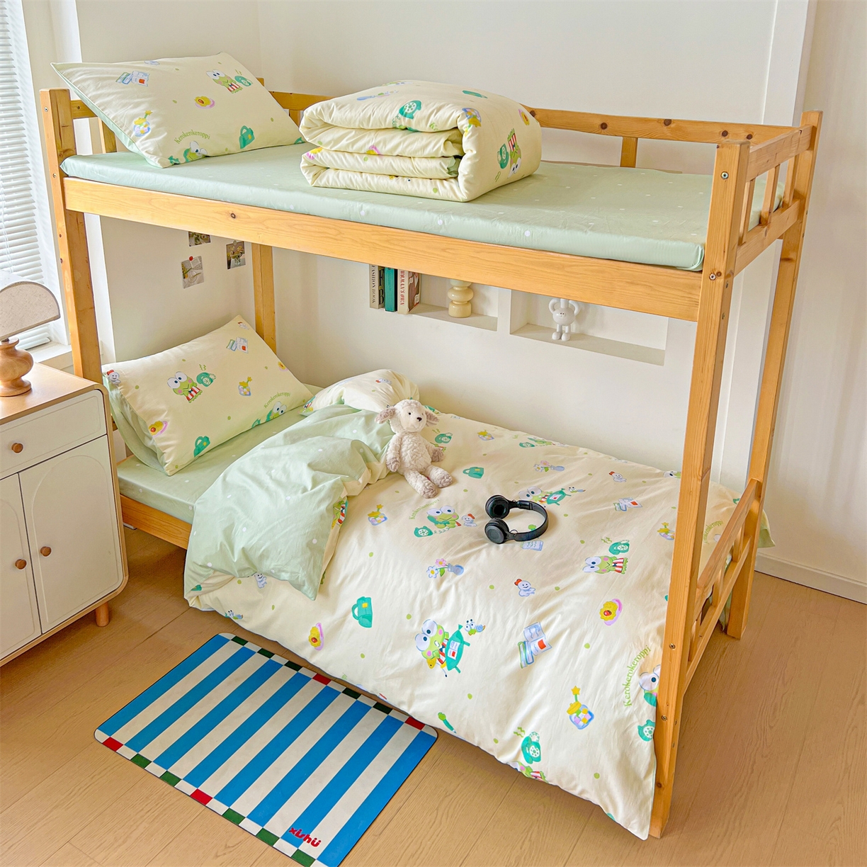 91家纺网 家纺一手货源 找家纺 名兮家居 2025-全棉纯棉13372经典奥特曼-三丽鸥学生床多件套【含防伪标】 悠闲大眼蛙