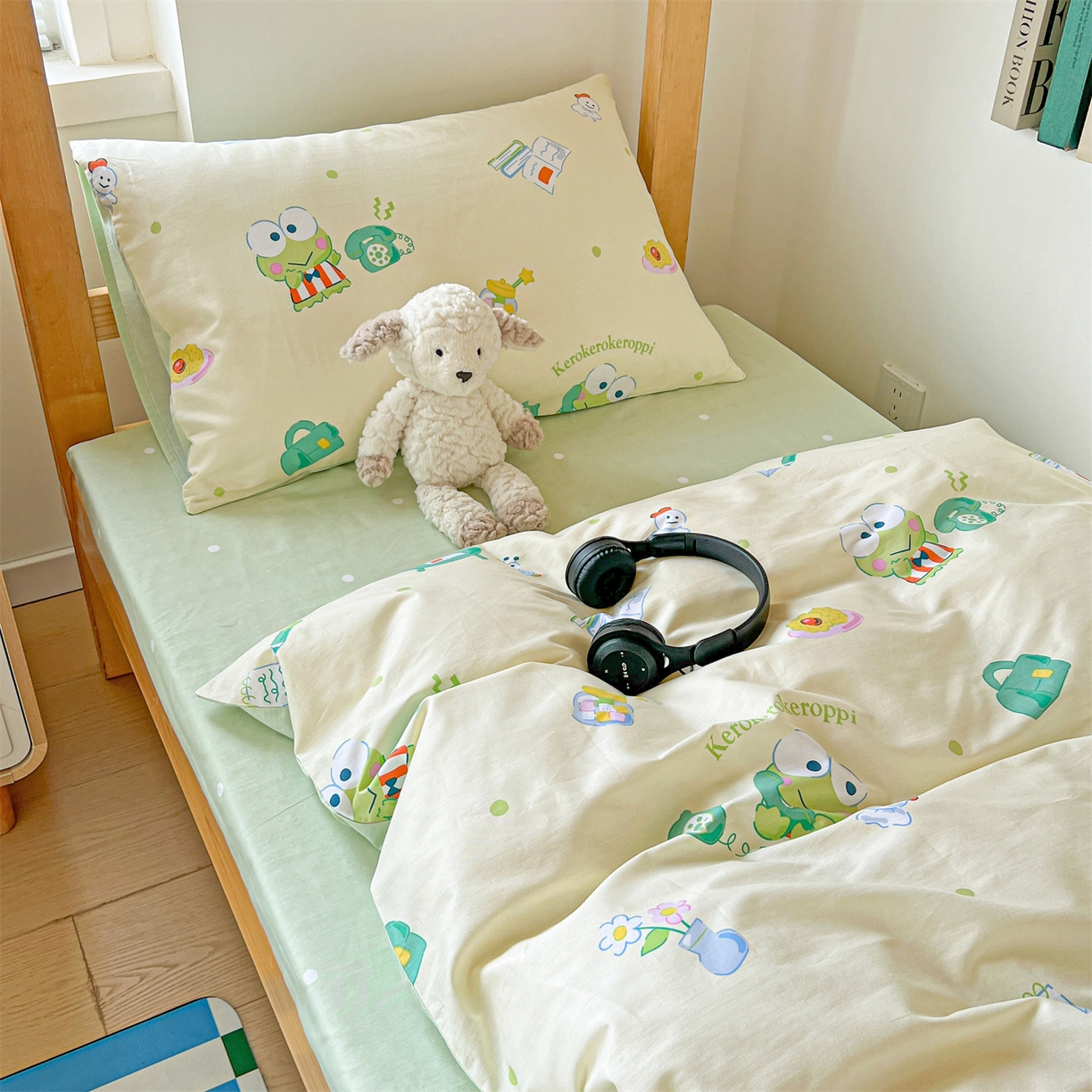 91家纺网 家纺一手货源 找家纺 名兮家居 2025-全棉纯棉13372经典奥特曼-三丽鸥学生床多件套【含防伪标】 悠闲大眼蛙