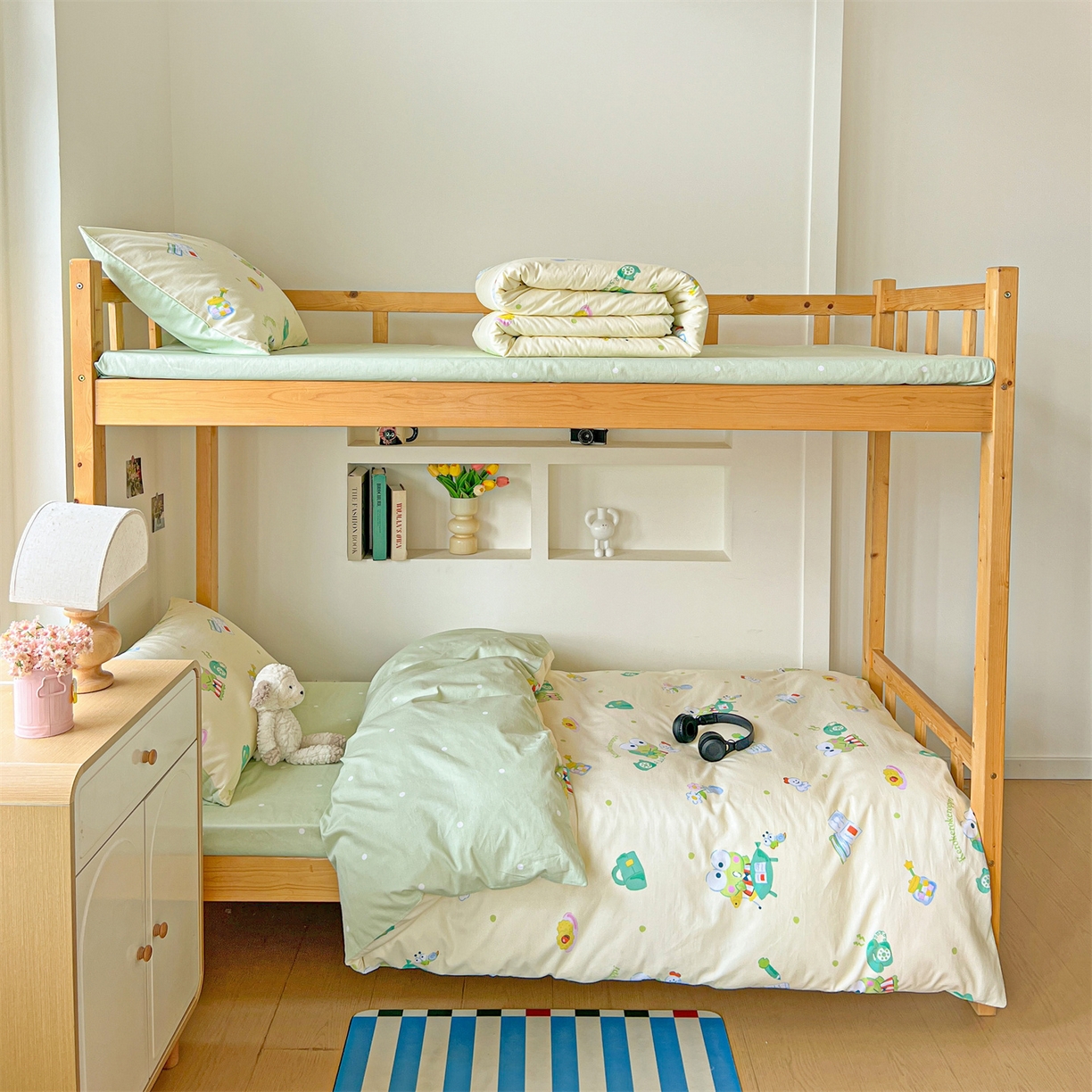 91家纺网 家纺一手货源 找家纺 名兮家居 2025-全棉纯棉13372经典奥特曼-三丽鸥学生床多件套【含防伪标】 悠闲大眼蛙