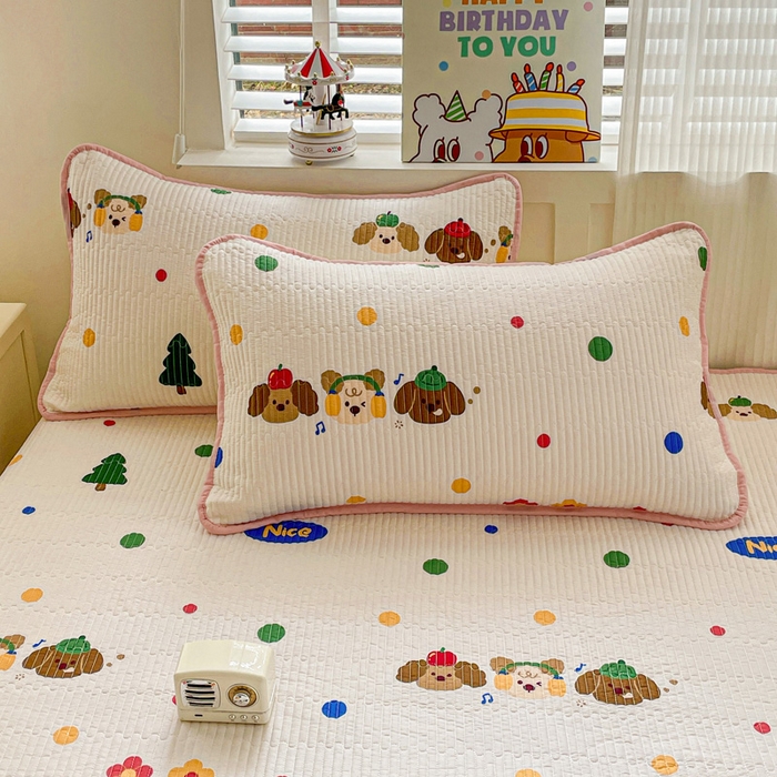 91家纺网 家纺一手货源 找家纺 富馨莱 2025春夏新款纯棉夹棉单床盖床盖单件薄床垫 三只小狗