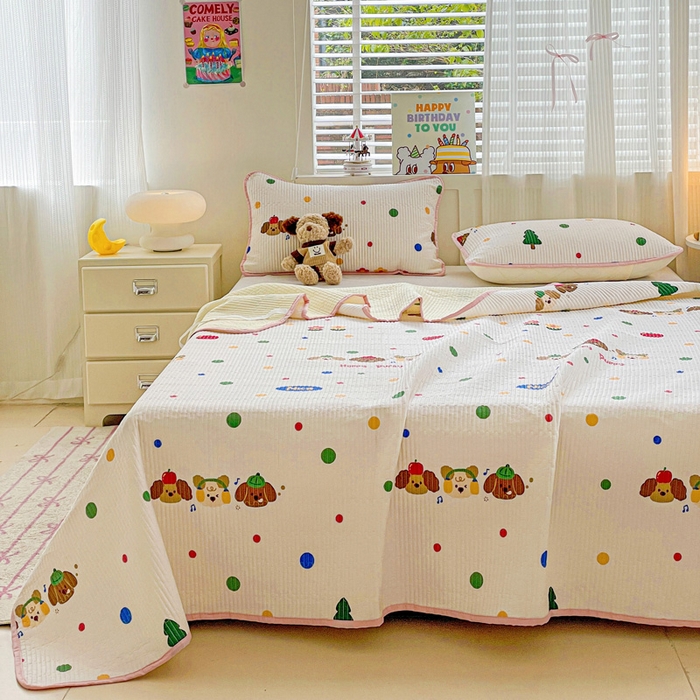 91家纺网 家纺一手货源 找家纺 富馨莱 2025春夏新款纯棉夹棉单床盖床盖单件薄床垫 三只小狗