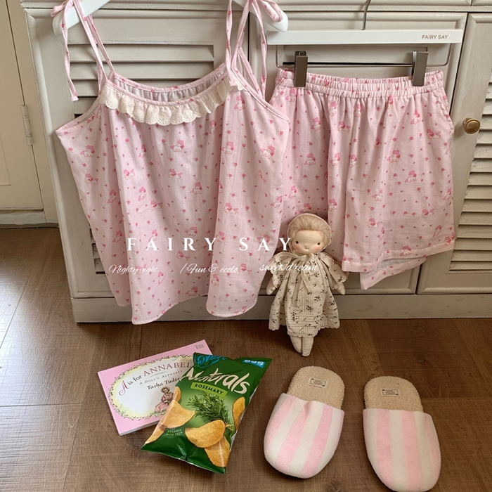 91家纺网 家纺一手货源 找家纺 妍景家居生活馆 2025新款纱布吊带套装 粉色小马