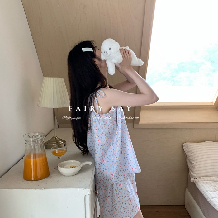 91家纺网 家纺一手货源 找家纺 妍景家居生活馆 2025新款纱布吊带套装 蓝底碎花