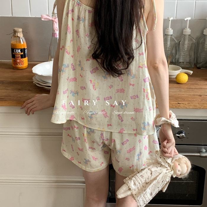 91家纺网 家纺一手货源 找家纺 妍景家居生活馆 2025新款纱布吊带套装 碎花蝴蝶