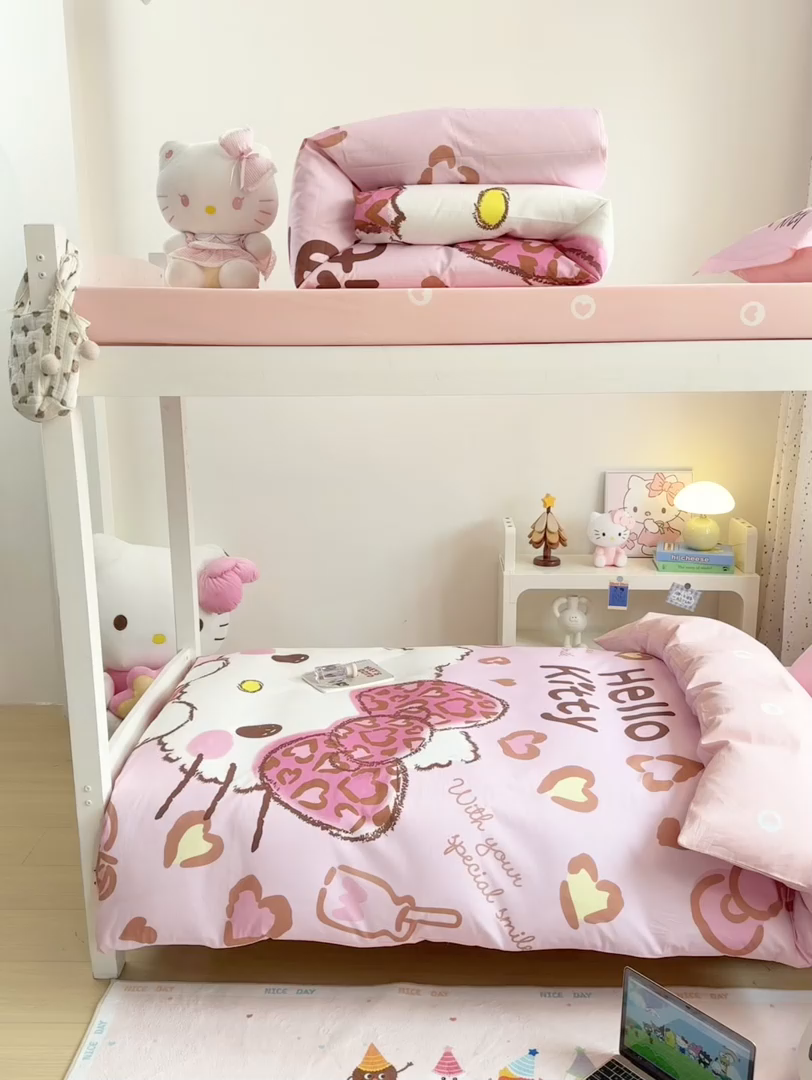 91家纺网 家纺一手货源 找家纺 博雅 2025春夏新款三丽鸥全棉纯棉卡通学生宿舍三件套上下铺三件套-大版【含防伪标】 甜酷KT