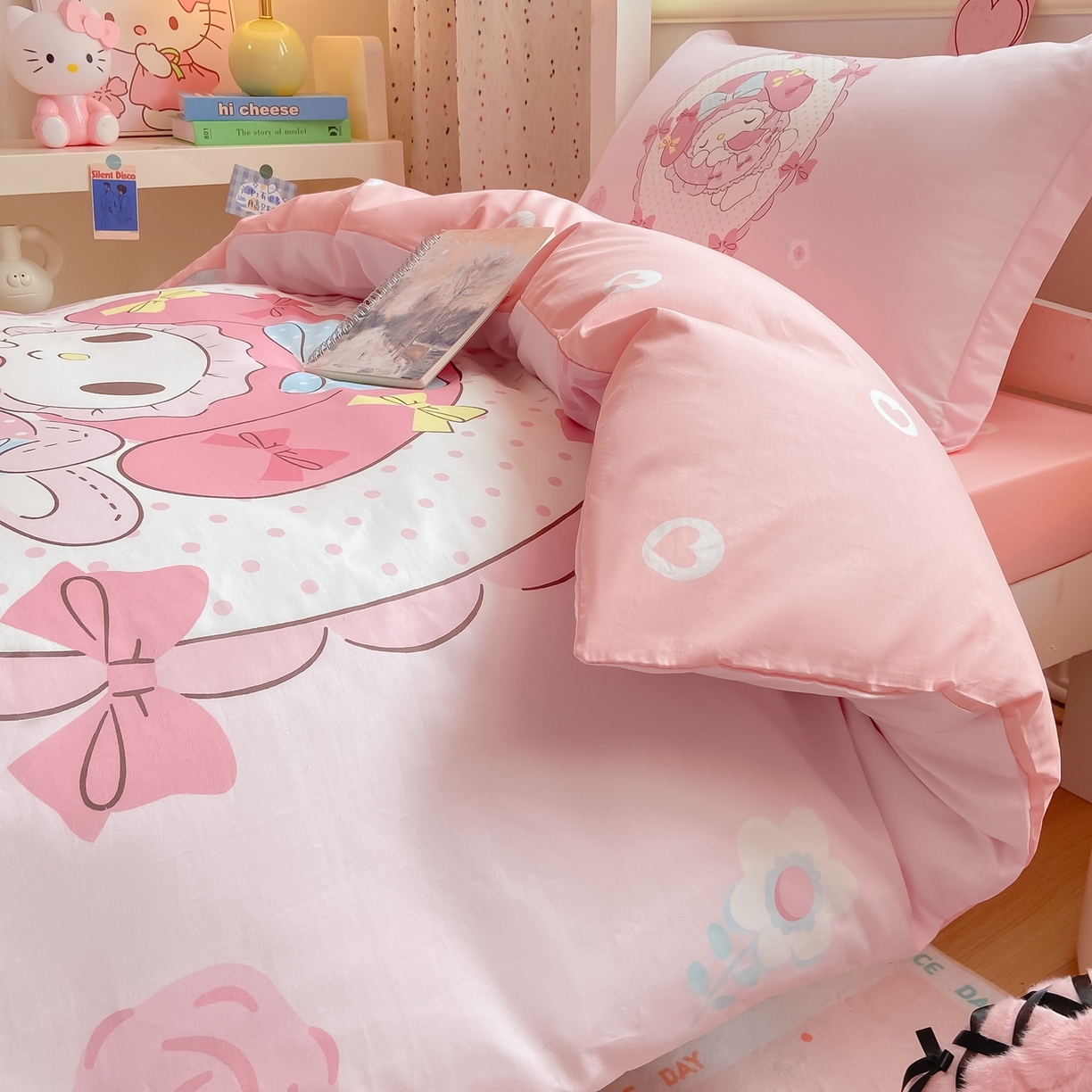 91家纺网 家纺一手货源 找家纺 博雅 2025春夏新款三丽鸥全棉纯棉卡通学生宿舍三件套上下铺三件套-大版【含防伪标】 小花美乐蒂